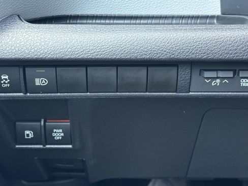 Certified 2025 Toyota Sienna XLE image 34