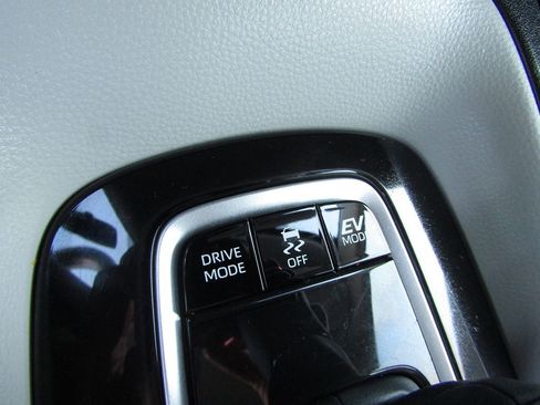 Used 2022 Toyota Corolla LE image 17