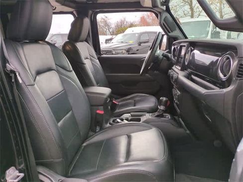 Used 2019 Jeep Wrangler Unlimited Sahara image 21