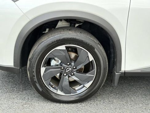 Used 2024 Nissan Rogue SV w/ SV Premium Package FWD image 11