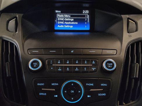 Used 2018 Ford Focus SE FWD image 25