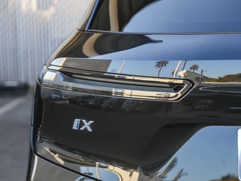 Used 2025 BMW iX xDrive50 image 7