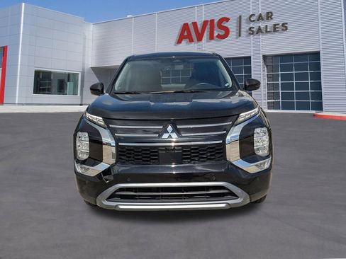 Used 2025 Mitsubishi Outlander SE FWD image 2