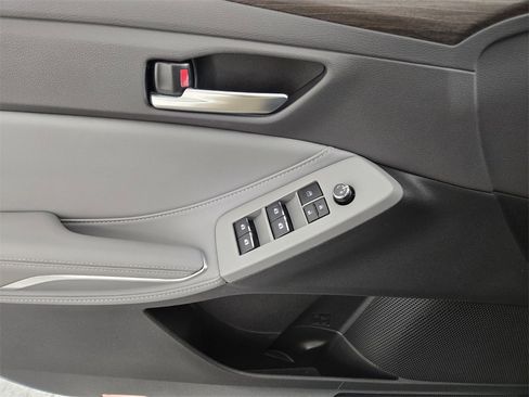 Used 2019 Toyota Avalon XLE image 23