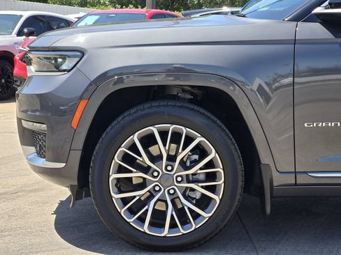 Used 2023 Jeep Grand Cherokee L Summit AWD/4WD image 13