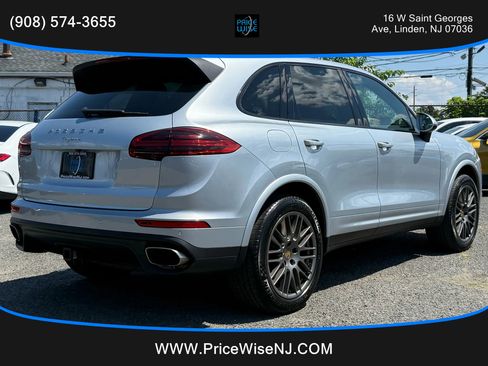 Used 2017 Porsche Cayenne Platinum Edition image 6