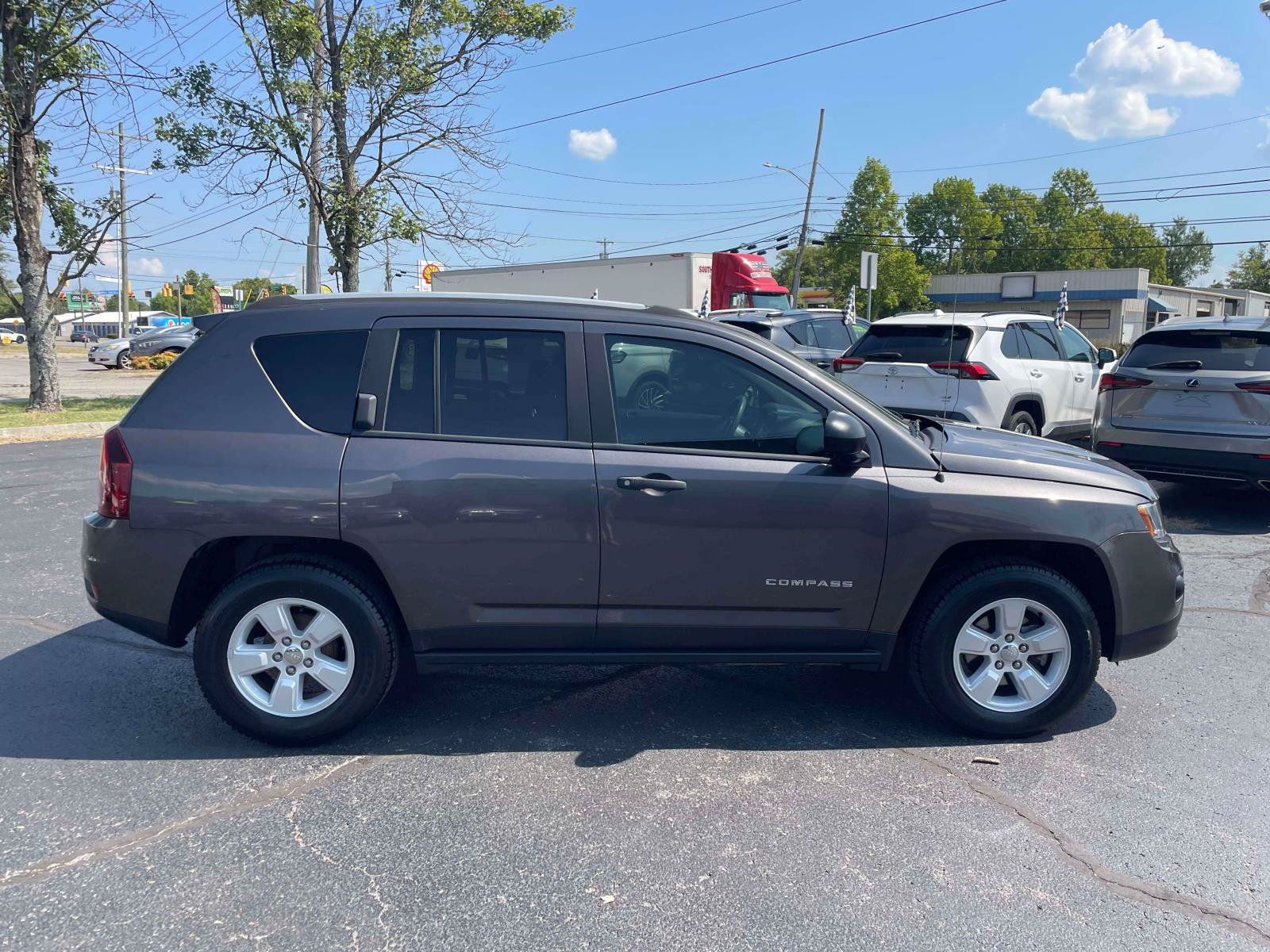 Used 2017 Jeep Compass Sport FWD image 9