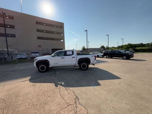 Used 2024 Toyota Tacoma TRD Off-Road image 16