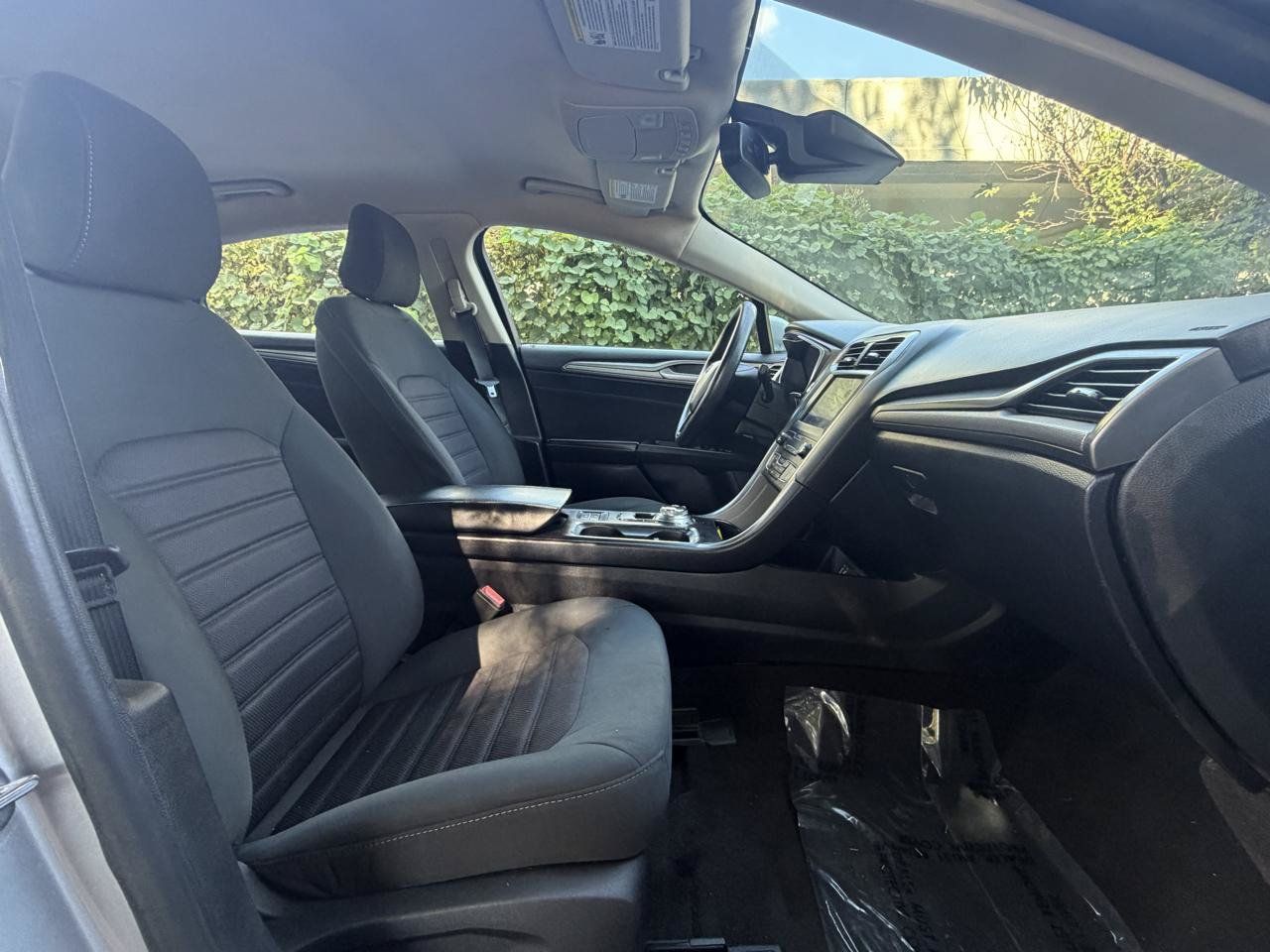 Used 2020 Ford Fusion SE FWD image 18
