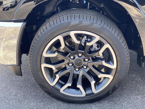 Used 2025 RAM 1500 Limited AWD/4WD image 12