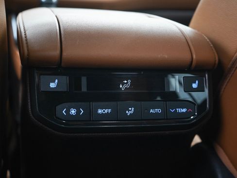 Used 2021 Toyota Highlander Platinum AWD/4WD image 17