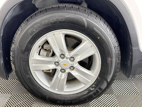 Used 2021 Chevrolet Trax LS w/ Tint and Cruise Package FWD image 65
