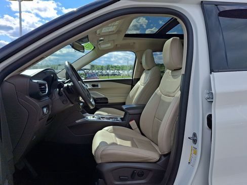 Used 2021 Ford Explorer Platinum w/ Equipment Group 601A AWD/4WD image 14