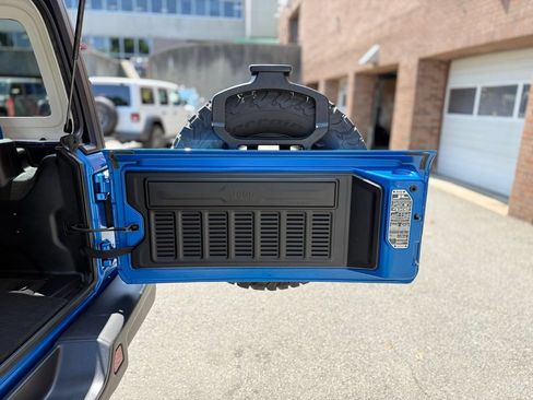 Used 2023 Jeep Wrangler Unlimited Rubicon 4xe AWD/4WD image 30