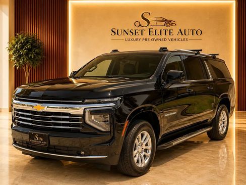Used 2026 Chevrolet Suburban LT w/ Comfort Package RWD image 3