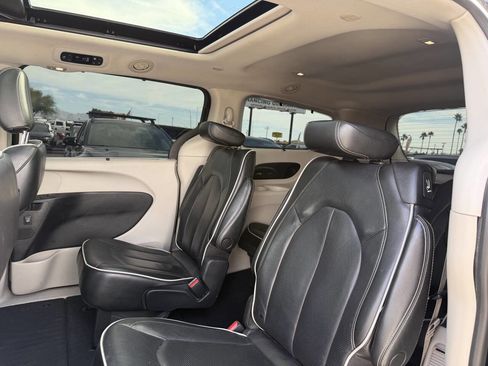 Used 2022 Chrysler Pacifica Limited image 24