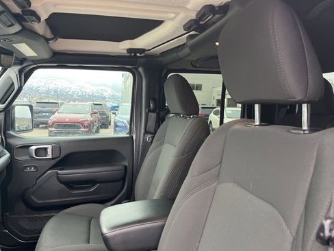 Used 2023 Jeep Gladiator Willys image 14