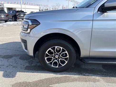 Used 2024 Ford Expedition XLT image 32
