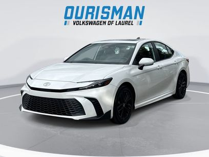 Used 2025 Toyota Camry SE w/ Multimedia Upgrade Package