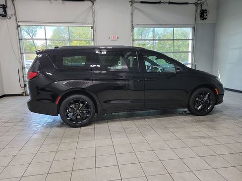 New 2026 Chrysler Pacifica Limited w/ S Appearance Package AWD/4WD image 7