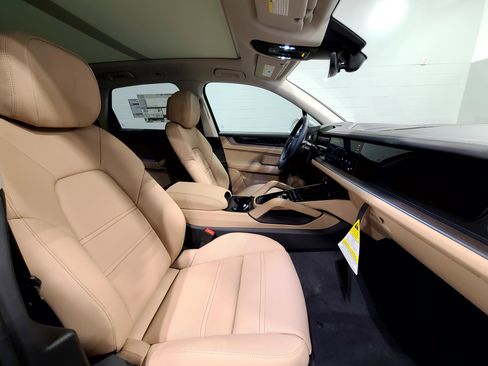 New 2026 Porsche Cayenne image 29