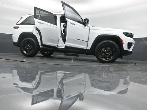New 2025 Jeep Grand Cherokee Altitude AWD/4WD image 47