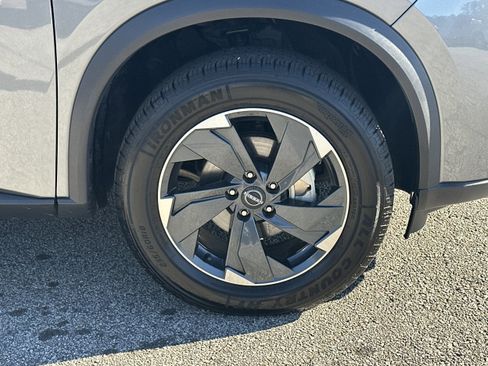 Used 2024 Nissan Rogue SV image 13