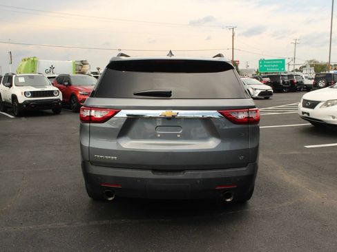 Used 2021 Chevrolet Traverse LT FWD image 6