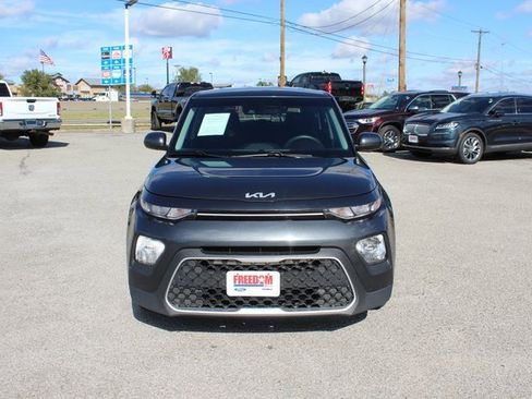 Used 2022 Kia Soul LX w/ Technology Package image 2