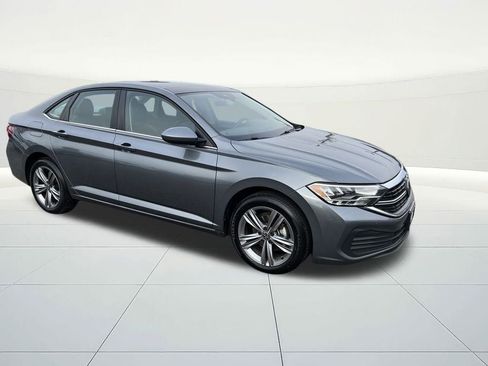 Used 2024 Volkswagen Jetta SE image 6