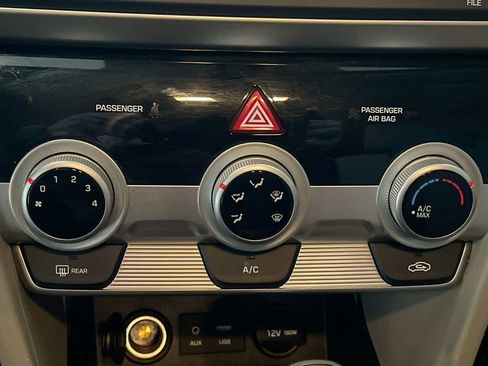 Used 2019 Hyundai Elantra SEL image 18