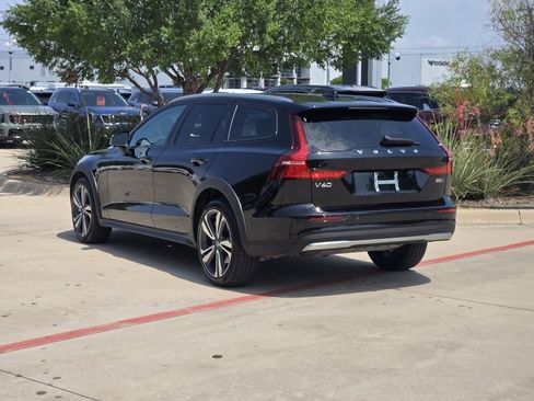 Used 2025 Volvo V60 B5 Cross Country Plus AWD/4WD image 3