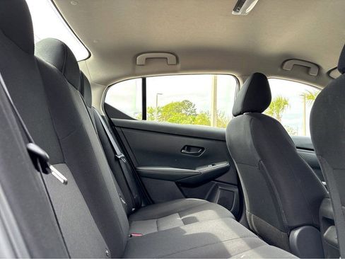 Used 2025 Nissan Sentra SV FWD image 9