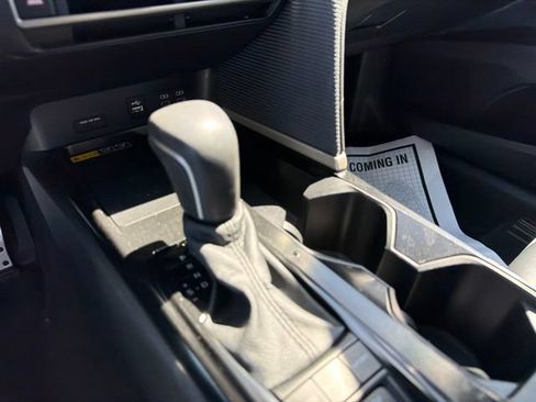 Used 2025 Toyota Camry SE FWD image 23