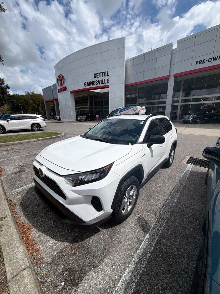Used 2021 Toyota RAV4 LE AWD/4WD image 1