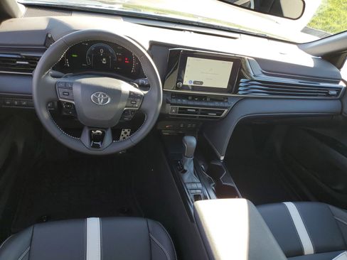 Certified 2025 Toyota Camry SE image 10
