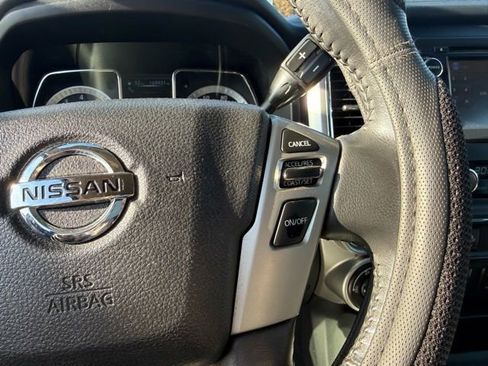 Used 2017 Nissan Titan SV image 18