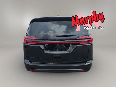 Used 2025 Chrysler Pacifica Limited FWD image 8