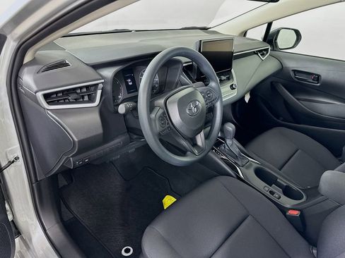 Used 2025 Toyota Corolla LE image 9