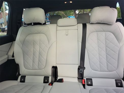 Used 2023 BMW X7 xDrive40i w/ Premium Package image 13