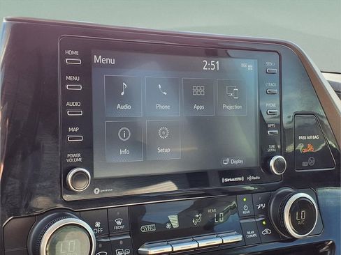 Used 2022 Toyota Highlander LE image 11