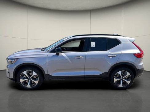 Used 2026 Volvo XC40 B5 Plus AWD/4WD image 4