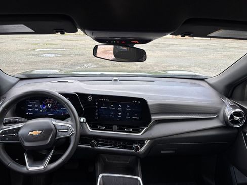 Used 2025 Chevrolet Equinox LT FWD image 32