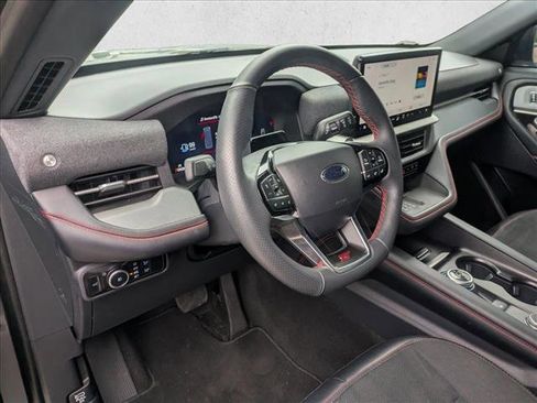 Used 2025 Ford Explorer ST image 9
