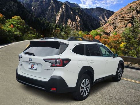 Used 2023 Subaru Outback Premium AWD/4WD image 3