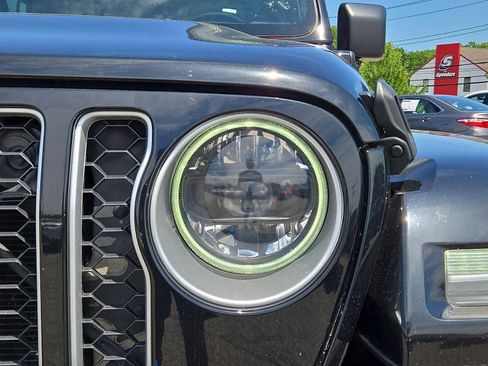 Used 2023 Jeep Wrangler Unlimited Sahara w/ Cold Weather Group AWD/4WD image 10