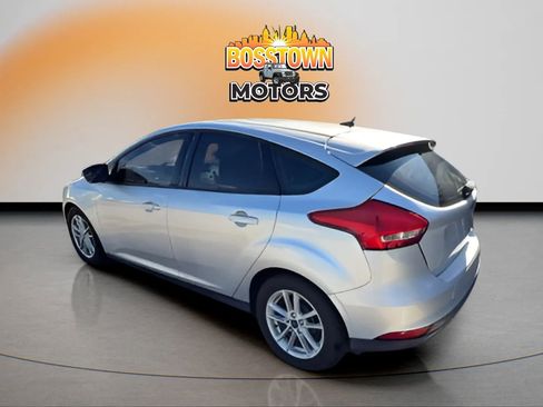 Used 2018 Ford Focus SE image 3