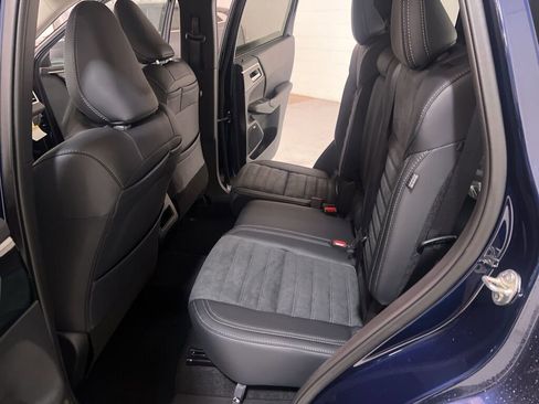 New 2025 Mitsubishi Outlander SE image 11