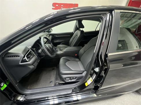 Certified 2022 Toyota Camry SE w/ Convenience Package image 11