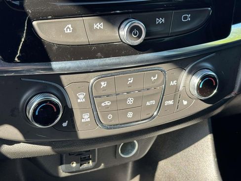 Used 2023 Chevrolet Traverse RS AWD/4WD image 30